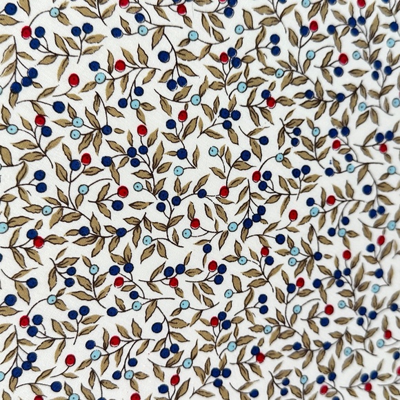 VIntage Large Wicker Lined Picnic Basket - Picture 2 of 10